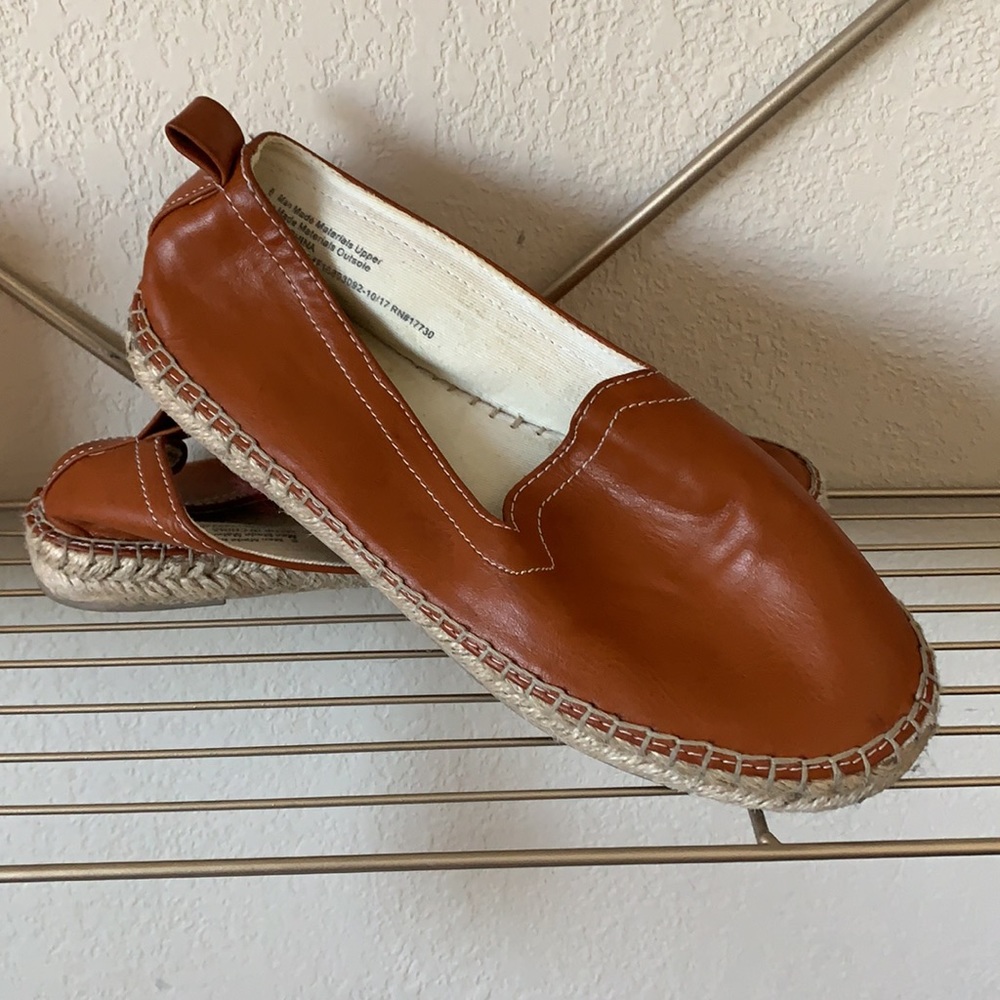 Women’s Espadrille Flat Closed Toe Shoe